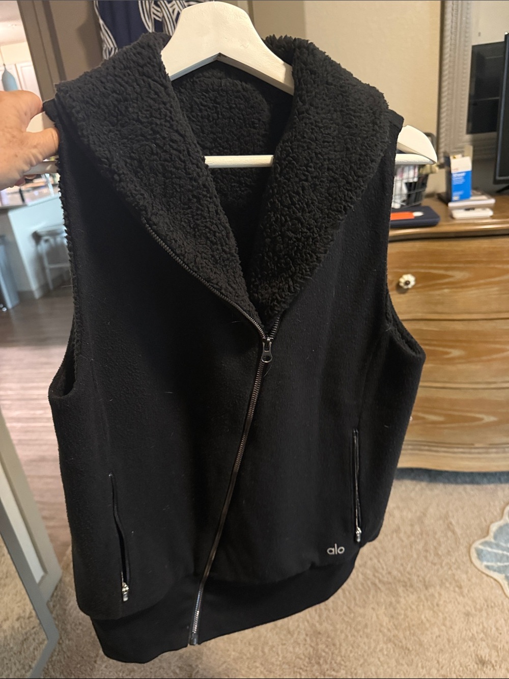ALO Yoga Black Sherpa-Lined Zip-Up Vest